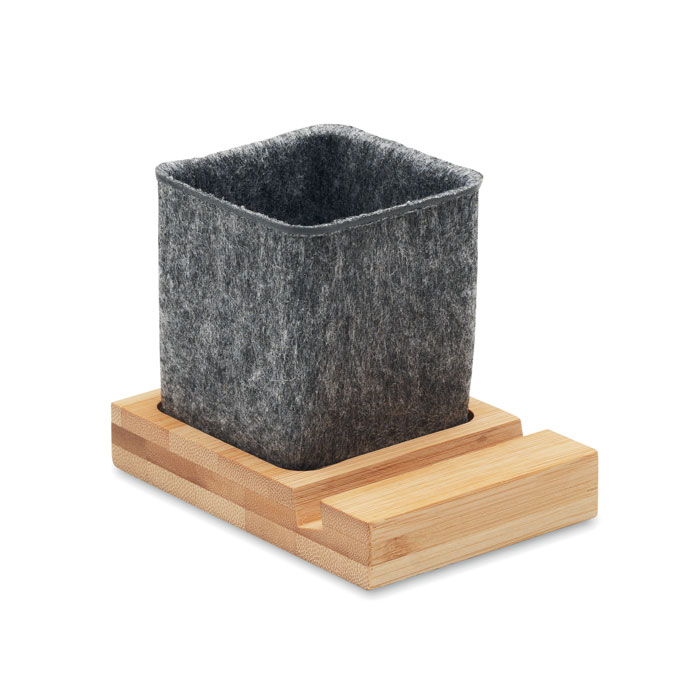 Portapenne in feltro RPET con base in bamboo e supporto per telefono — gadget promozionale personalizzabile con il tuo logo