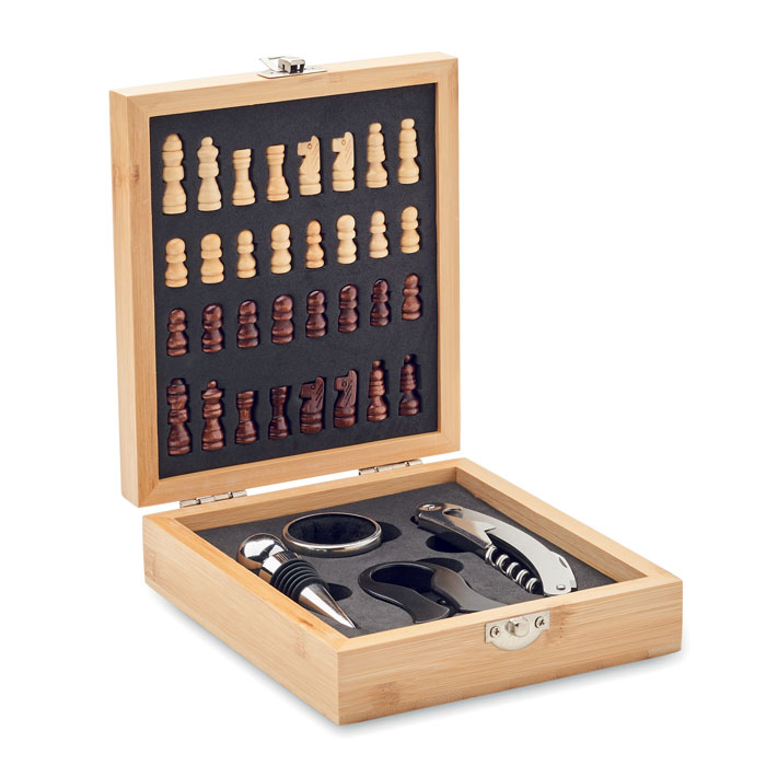 Set da vino con scacchiera in scatola di bambù — gadget promozionale personalizzabile con il tuo logo