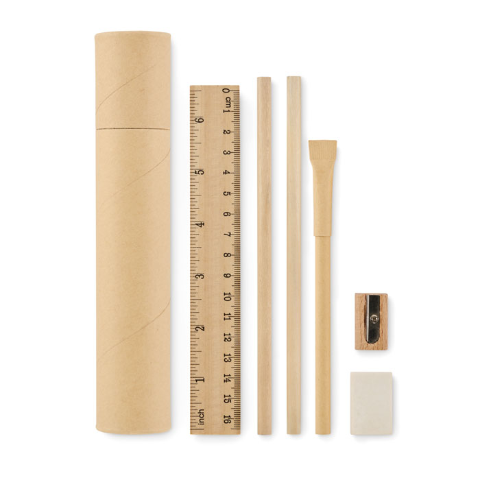 Scatola in tubo di carta con 2 matite, 1 penna in cartone, 1 temperino in legno e 1 gomma — gadget promozionale personalizzabile con il tuo logo