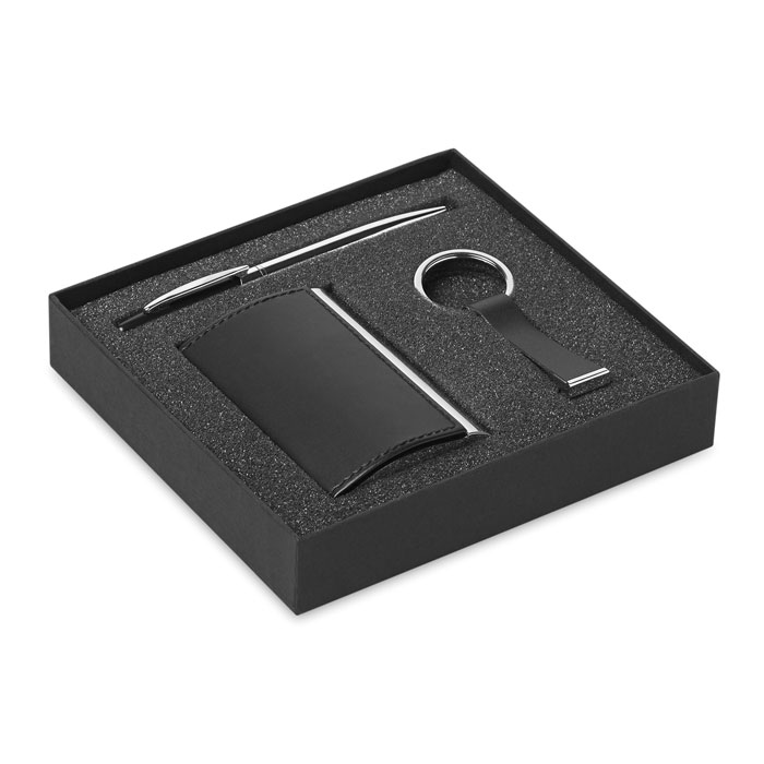 Set business in confezione regalo nera composto da: 1 penna a sfera (refill nero), 1 portachiavi in PU e lega di zinco e 1portabiglietti da visita — gadget promozionale personalizzabile con il tuo logo