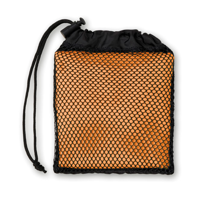 Asciugamano sport in pouch — gadget promozionale personalizzabile con il tuo logo