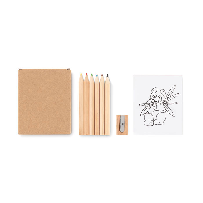 Set per colorare composto da 6 matite colorate in carta, 1 temperino e 20 fogli con disegni — gadget promozionale personalizzabile con il tuo logo