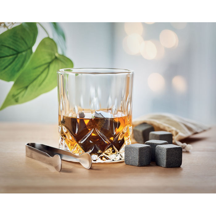 Set whisky in bamboo