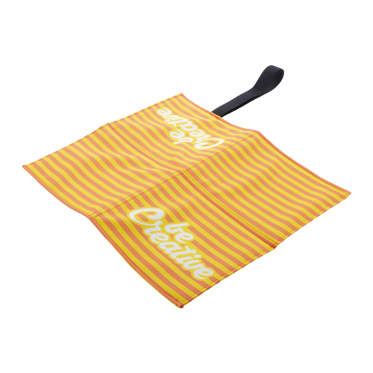 Cuscino da stadio pieghevole in poliestere 600D RPET, con fondo in alluminio isolante e grafica stampata in sublimazione sul lato anteriore — gadget promozionale personalizzabile con il tuo logo