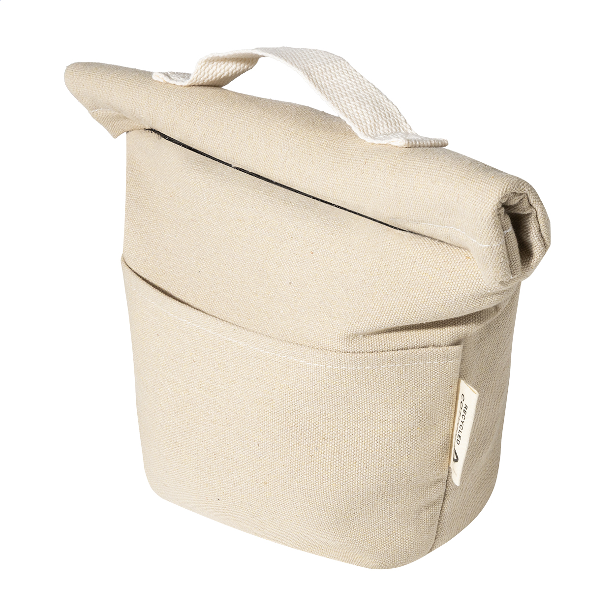 Borsa termica rolltop in tela composta da 70% cotone riciclato e 30% poliestere RPET, con tasca frontale, imbottitura in alluminio, chiusura in velcro ed etichetta cotone riciclato — gadget promozionale personalizzabile con il tuo logo