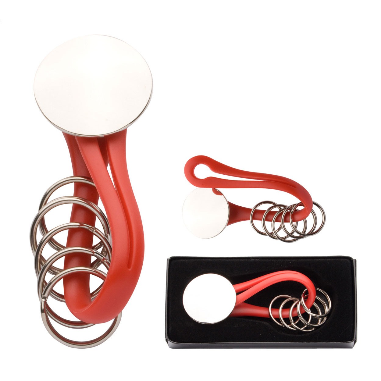 Portachiavi in gomma colorata con bottone in metallo e cinque portachiavi, in confezione regalo nera — gadget promozionale personalizzabile con il tuo logo