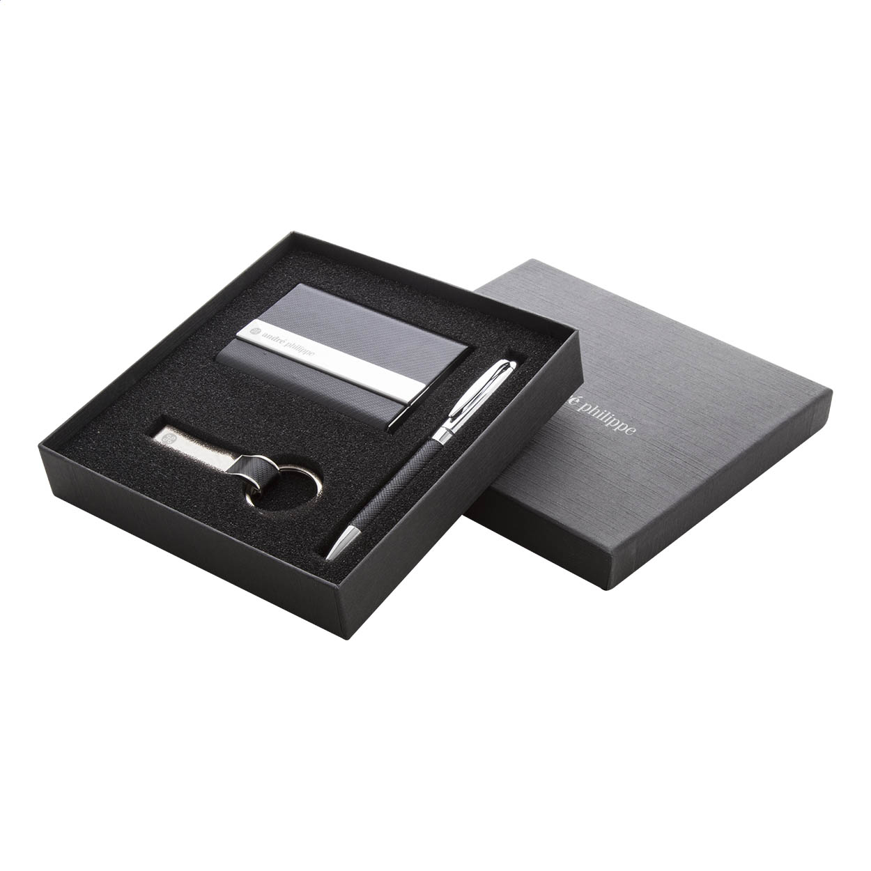 Set composto da portabiglietti da visita, portachiavi e penna a sfera con finitura in PU, in confezione regalo — gadget promozionale personalizzabile con il tuo logo
